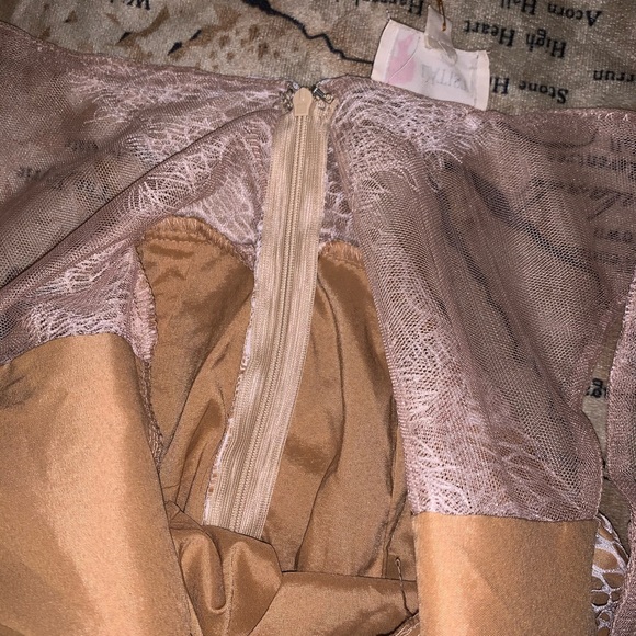 L’ATISTE Lace Dress - Picture 4 of 7